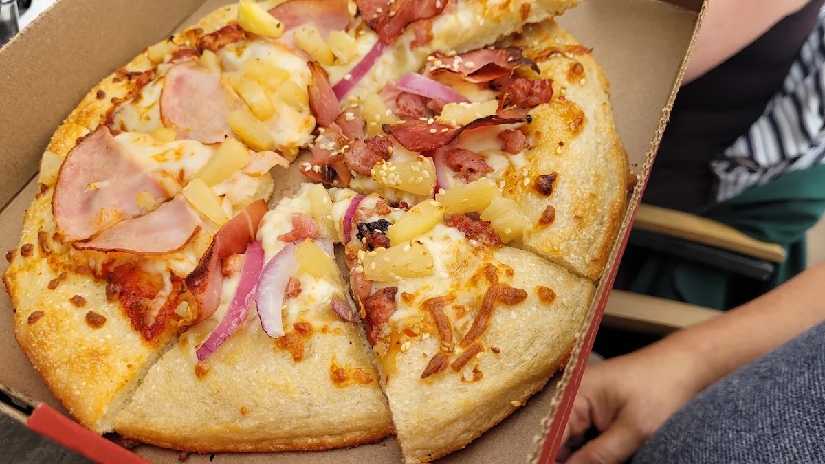 Hawaiian Pizza, Boston Pizza