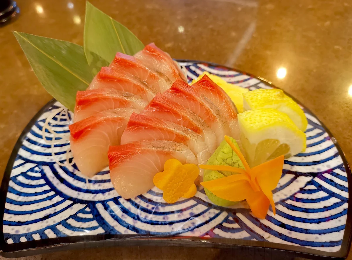 Kingfish Sashimi, iSushi