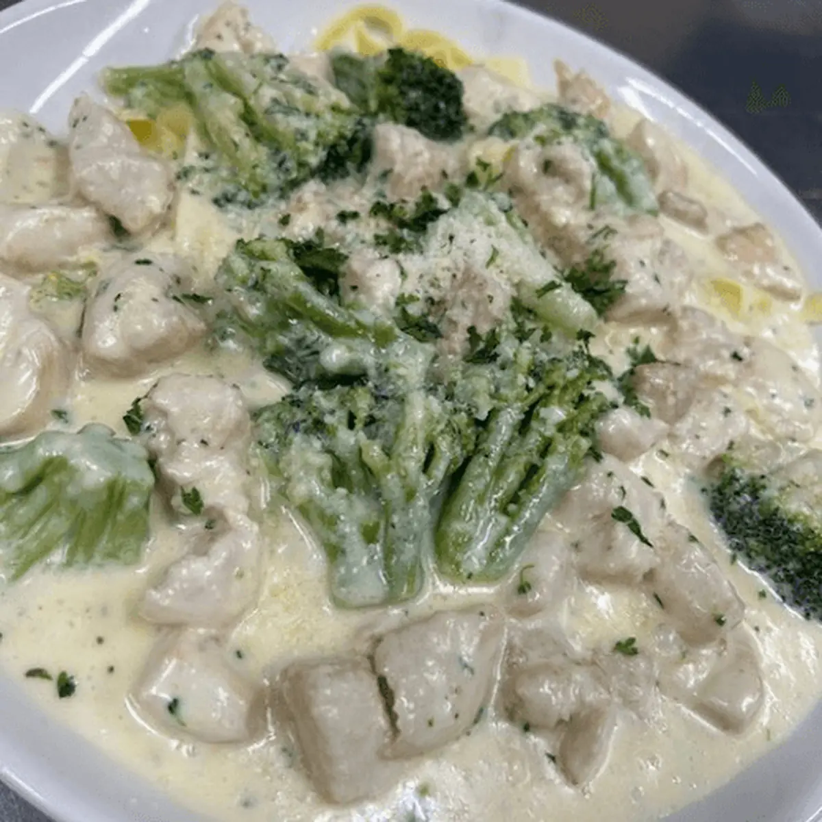 Chicken & Broccoli Alfredo Pasta