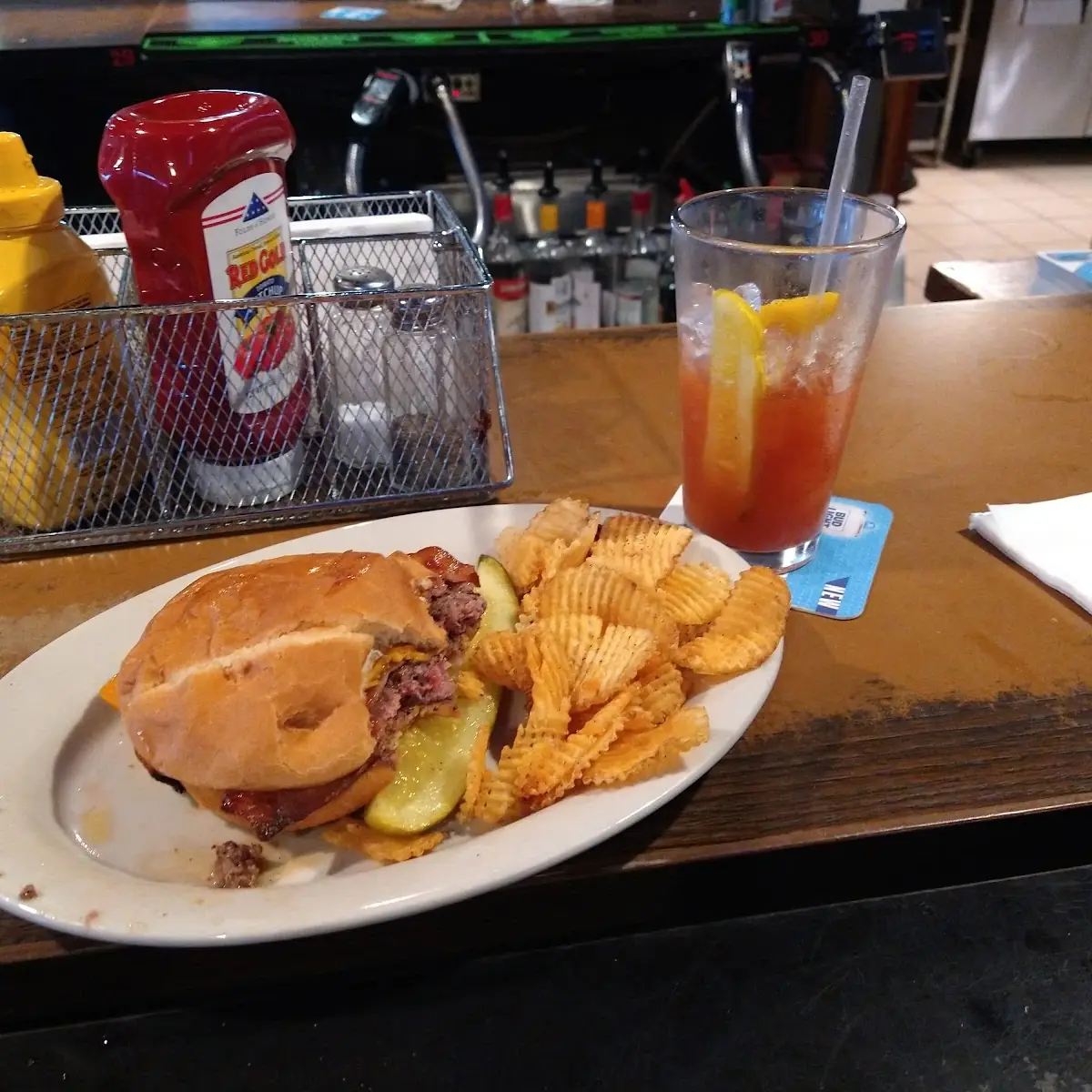 Bacon Cheeseburger with Potato Chips