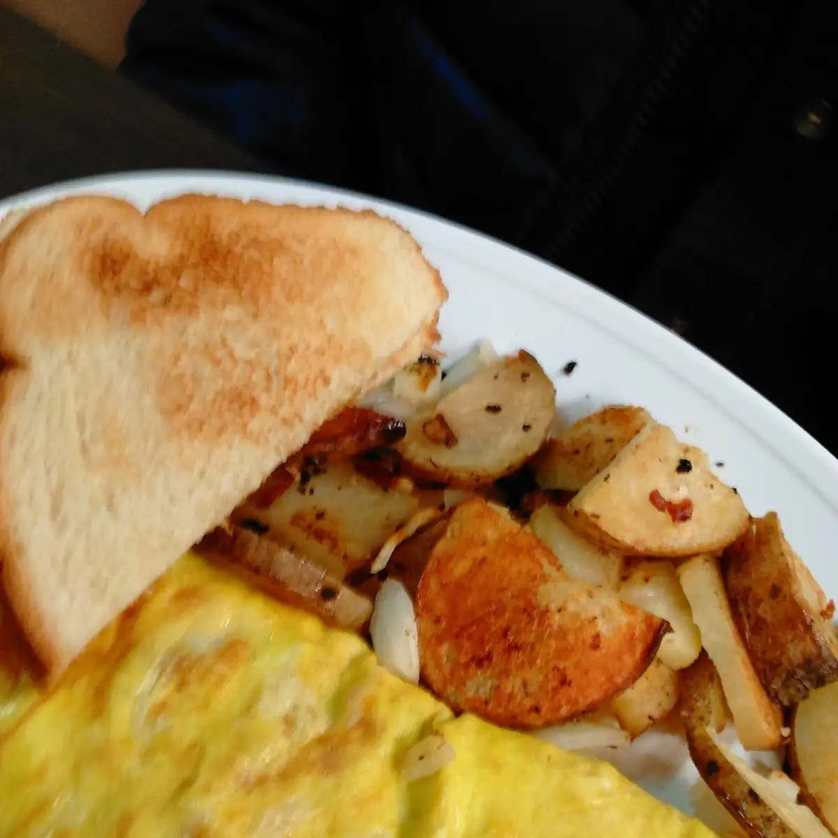 Western Omelet with Fried Potatoes and Toast