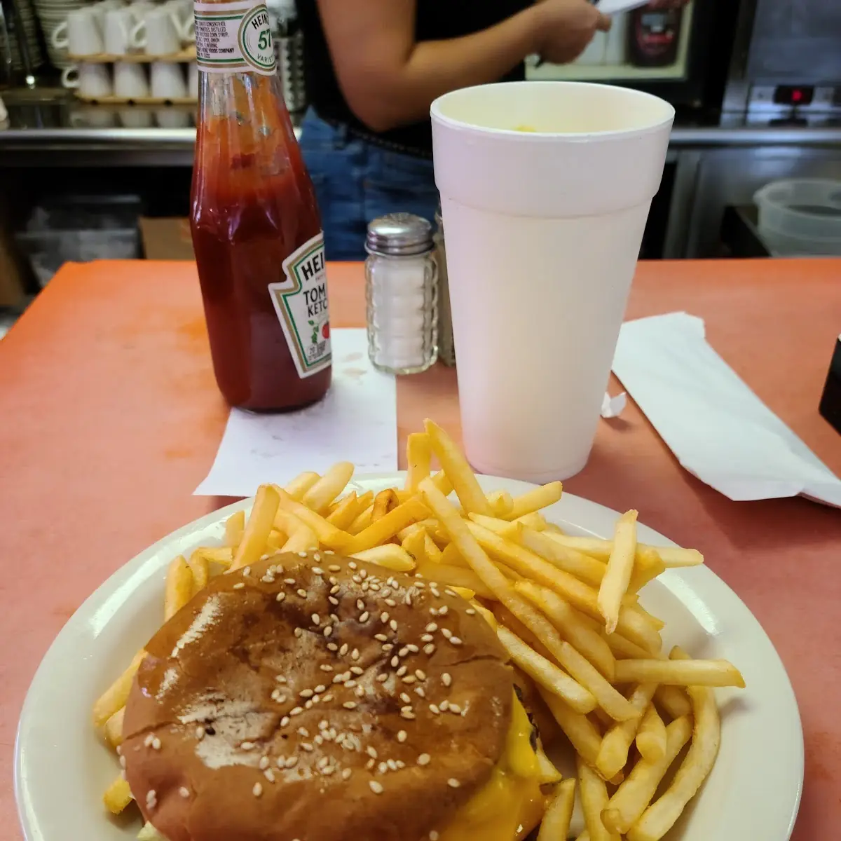 Deluxe Cheeseburger