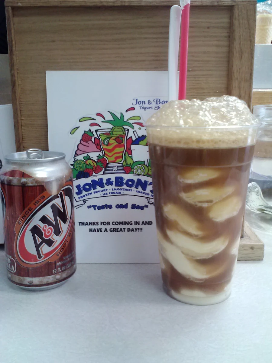 Root Beer Float Made with Vanilla Frozen Yogurt