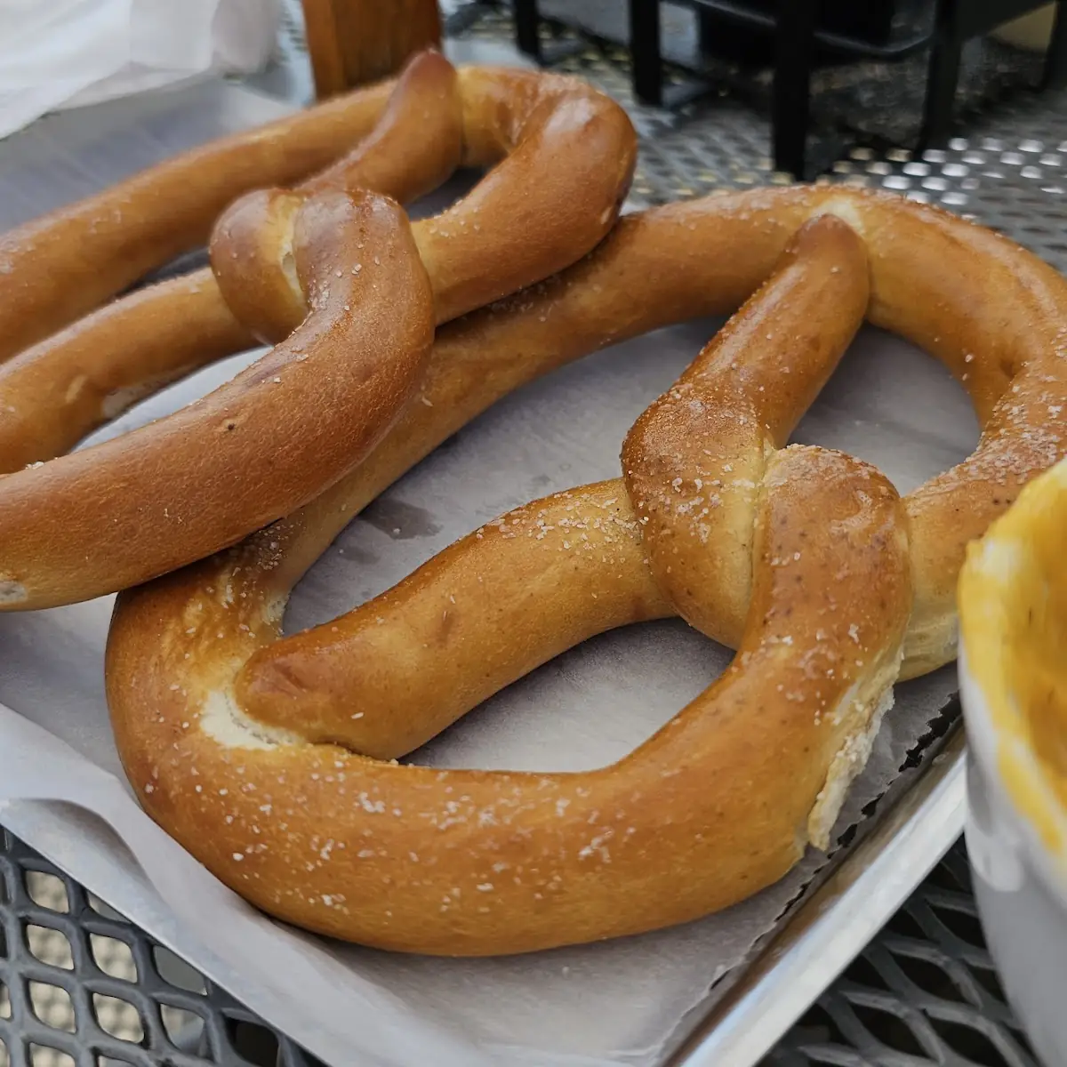 Pretzels w Beer Cheese