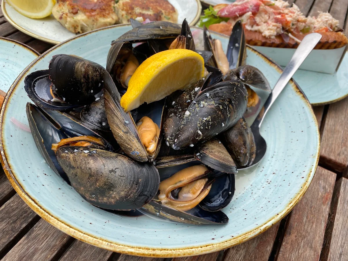 Coconut Green Curry Mussels