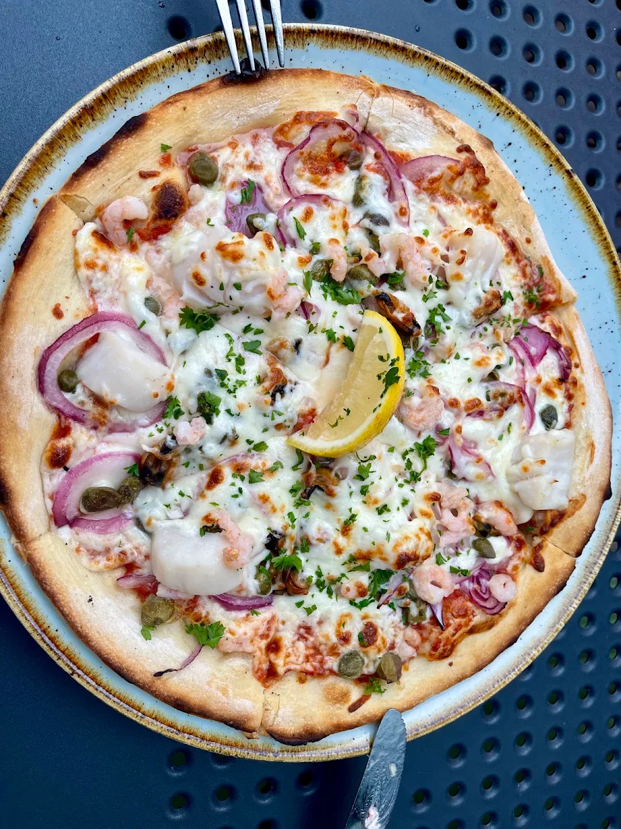 Seafood Pizza
