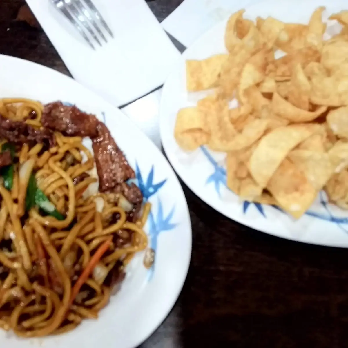 Beef Lo Mein & Crunchy Noodles
