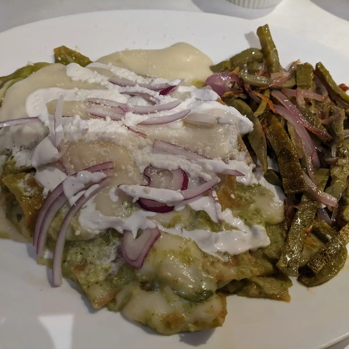 Chilaquiles Verdes Con Nopales