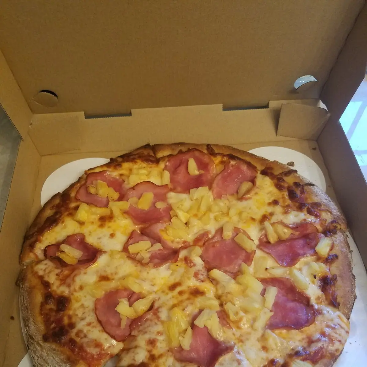 12 Hawaiian Pizza