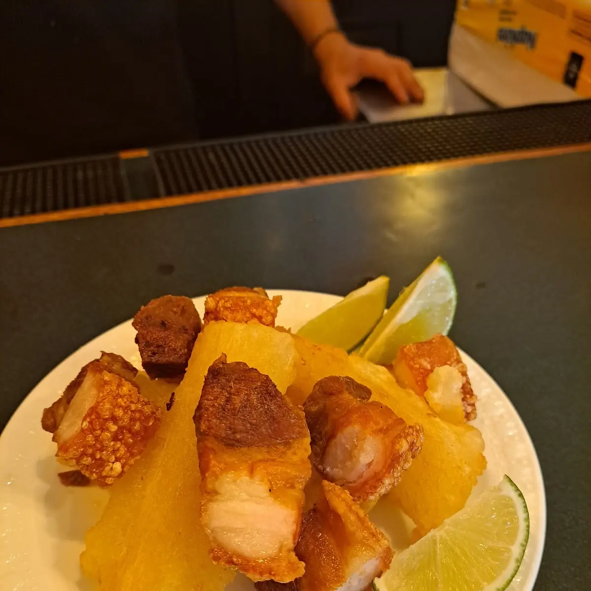 Chicharron Con Yuca Frita