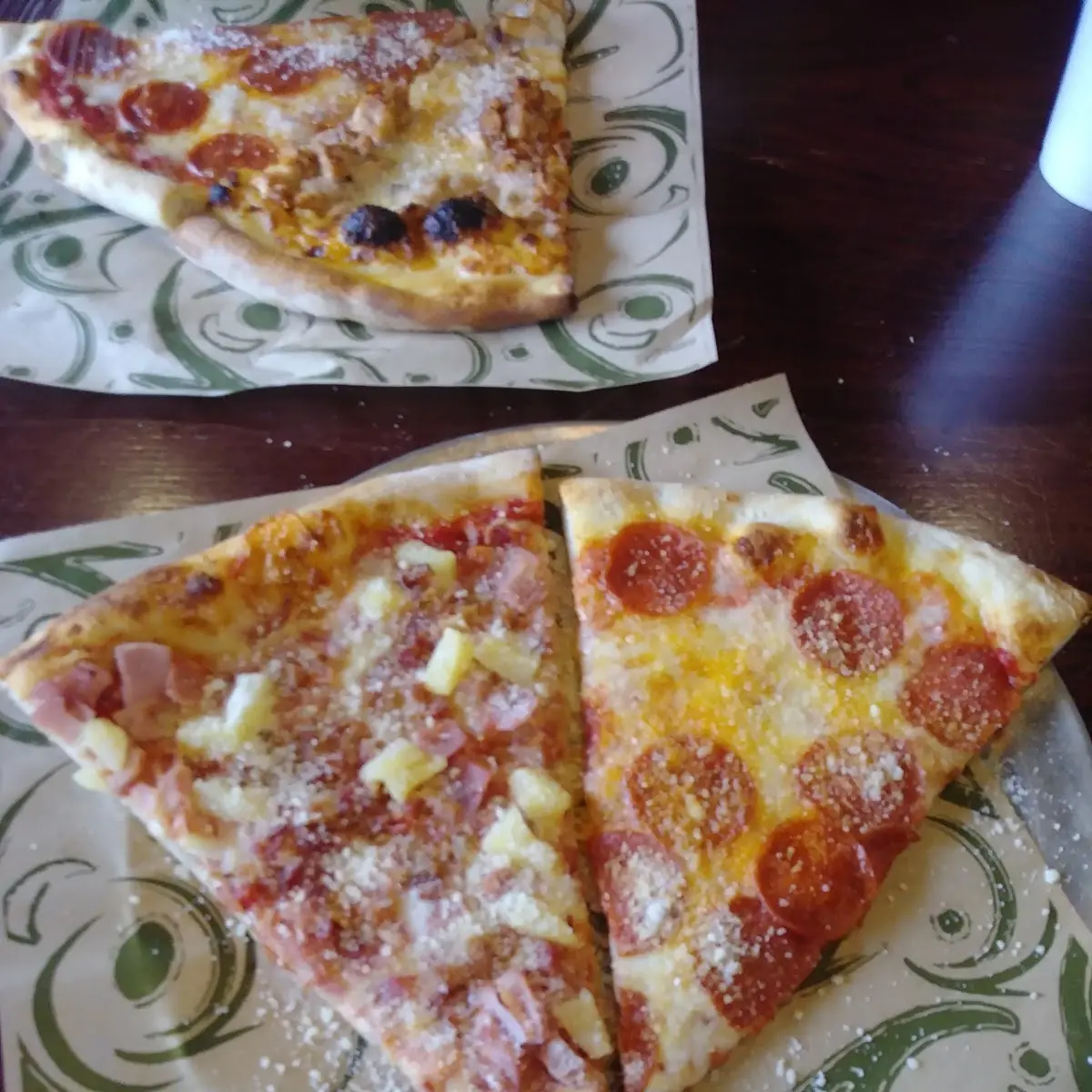 Hawaiian Pizza Slice an Pepperoni