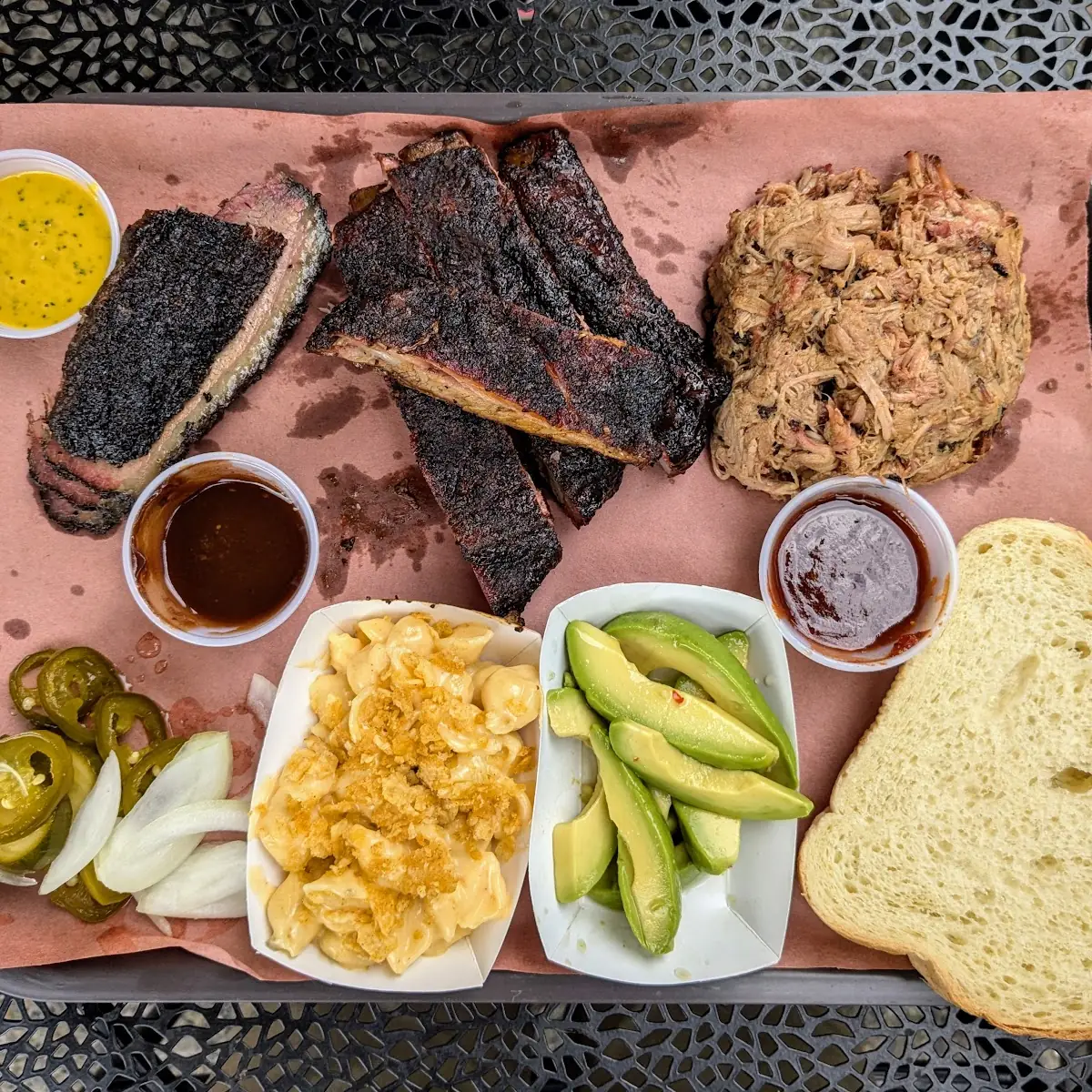 Brisket Ribs Pulled Pork Tray with Pickled Avocado and Mac & Cheese