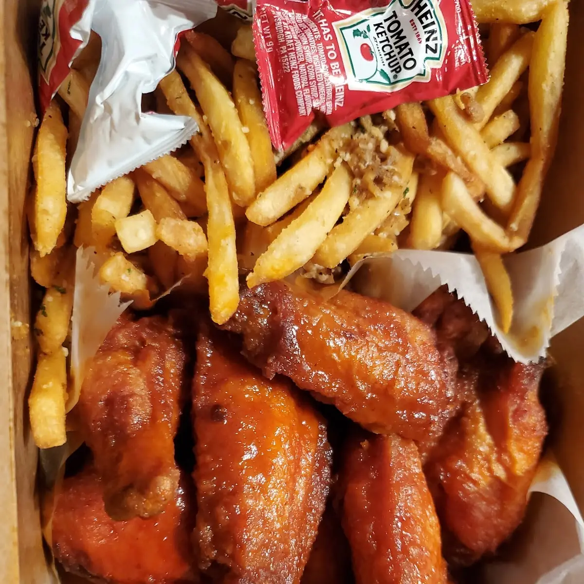 Boneless Wings & Fries Combo L 5 Off