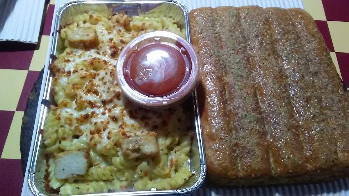 Chicken Alfredo Pasta with Bread Sticks