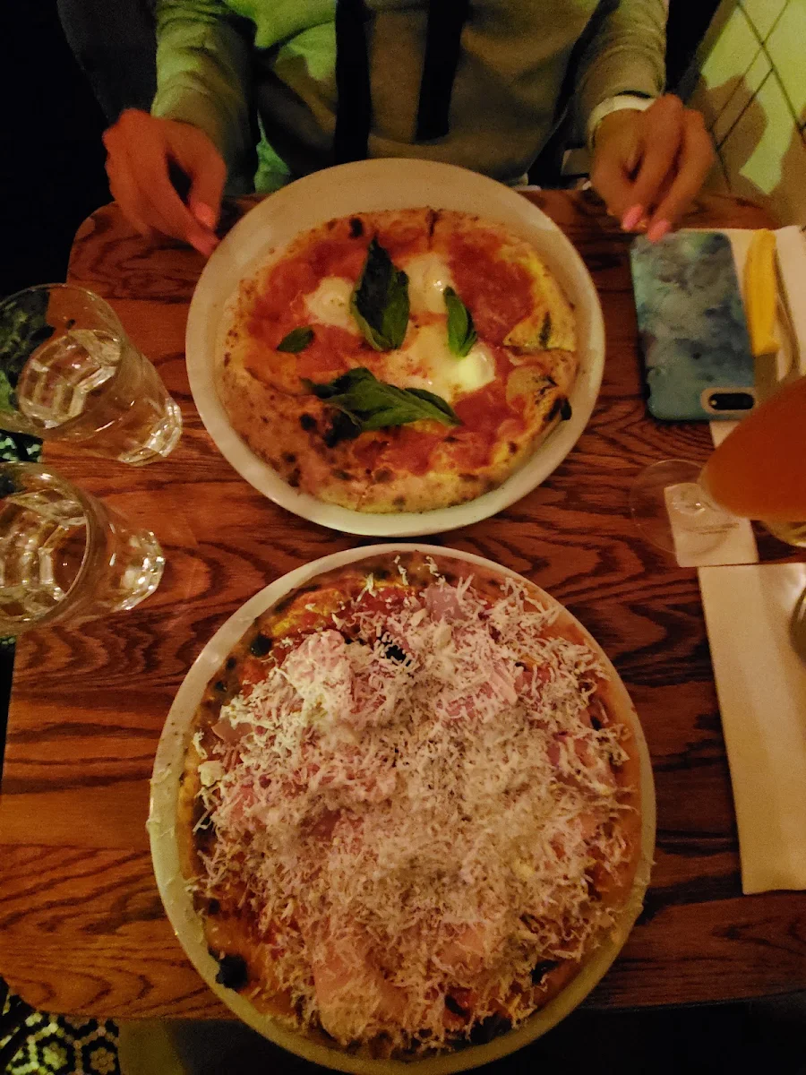 Ham and Roasted Mushrooms Margherita Pizza, Pizzéria NO.900 - Peel, Montréal