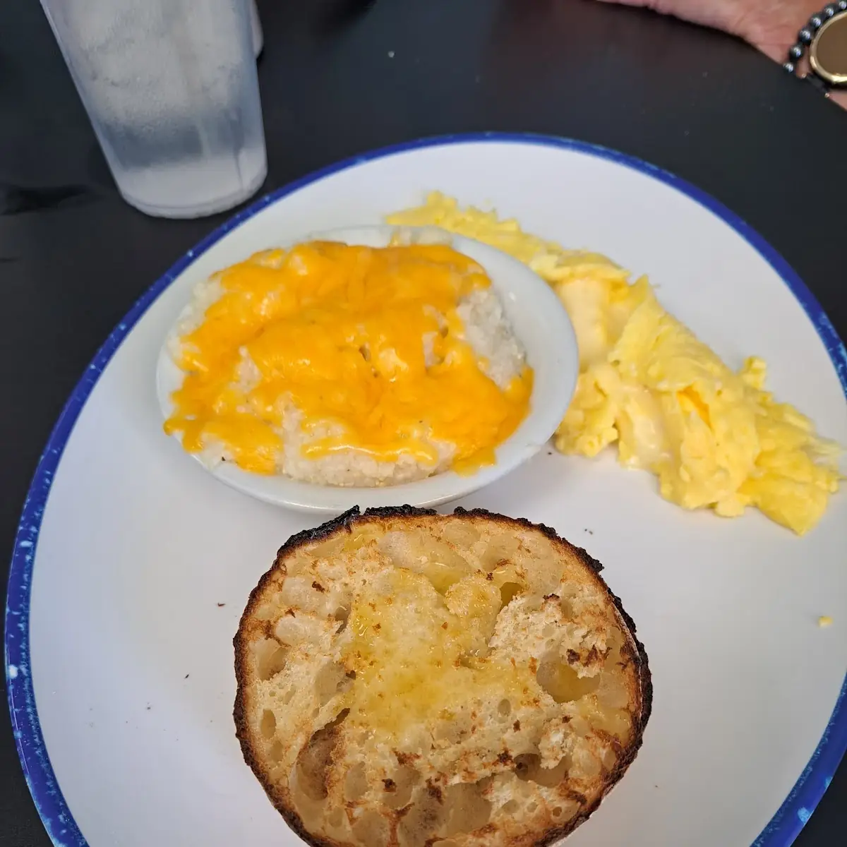 Scrambled Eggs & Grits