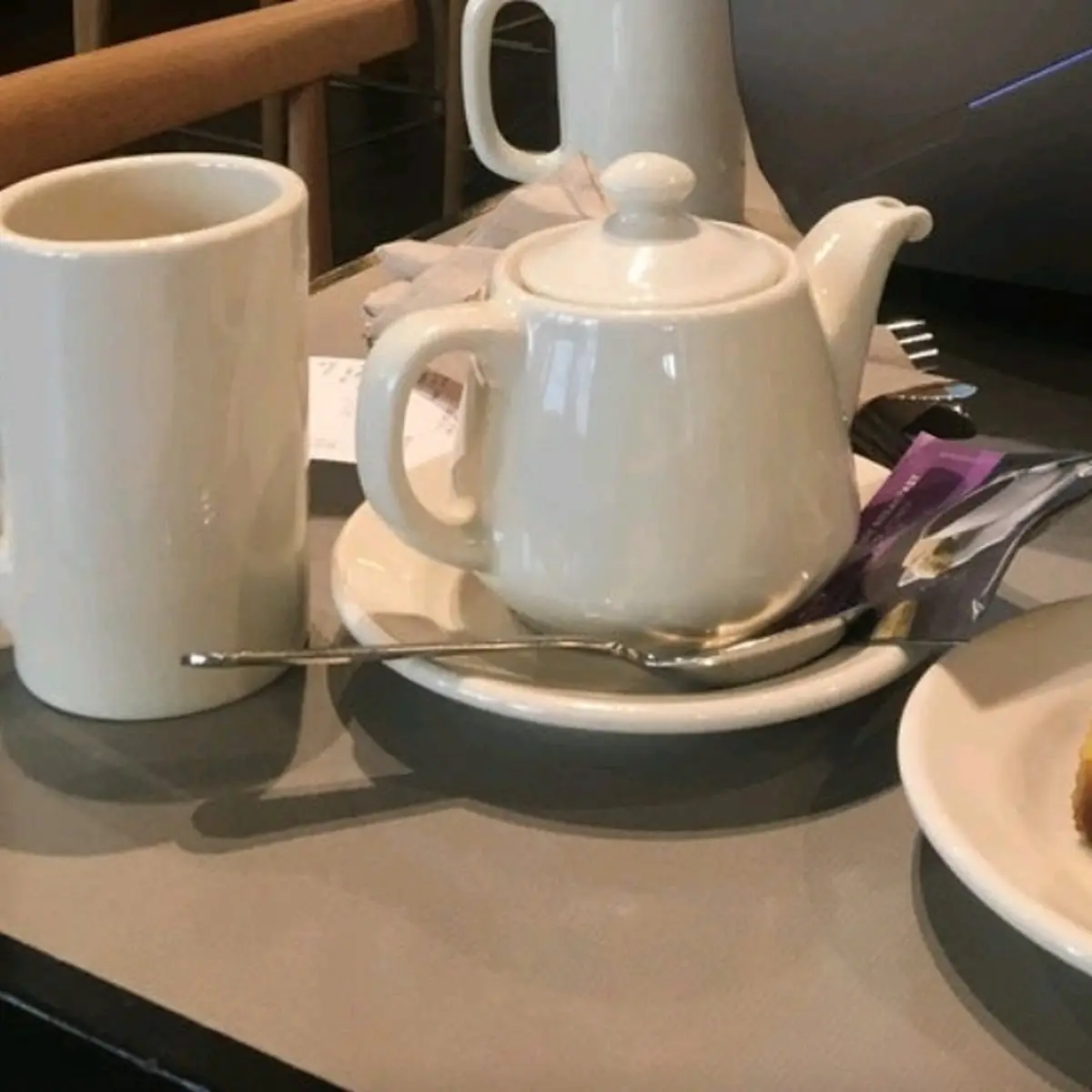 English Breakfast Tea and Lemon Cake