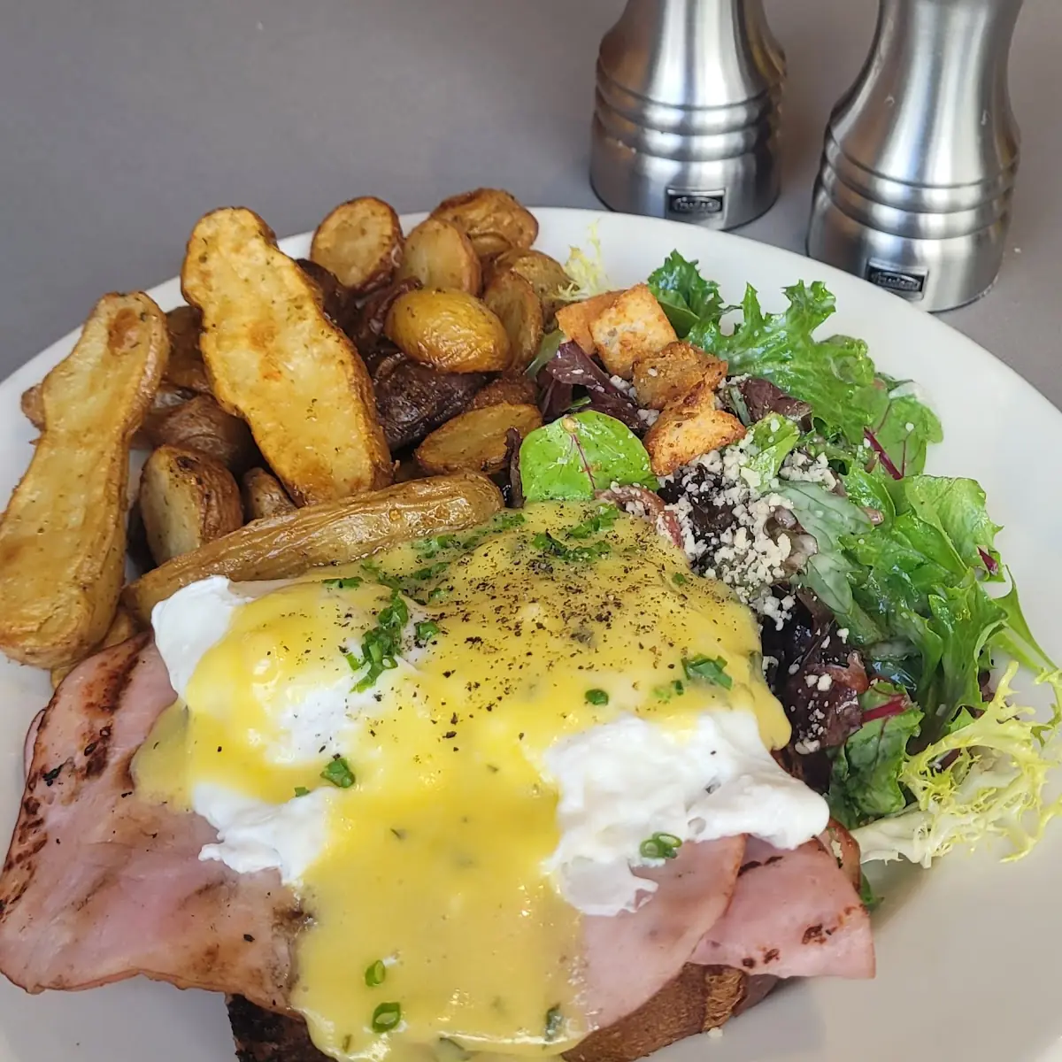 Ham & Egg Benedict