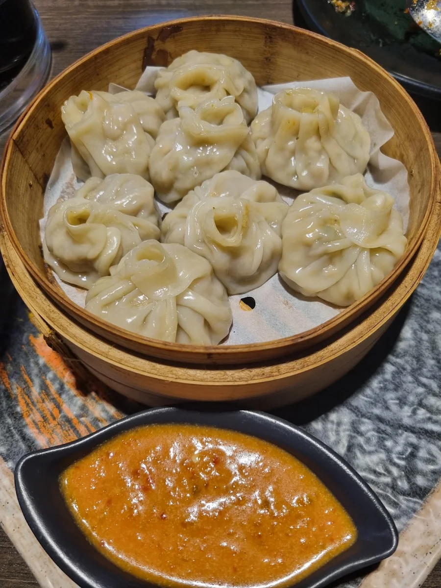Chicken Momos, Hakkalicious