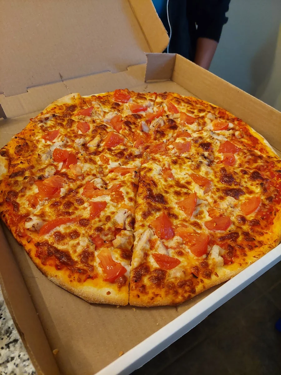 Large Pizza with Chicken and Tomatoes, IL Padre's Gourmet Pizza