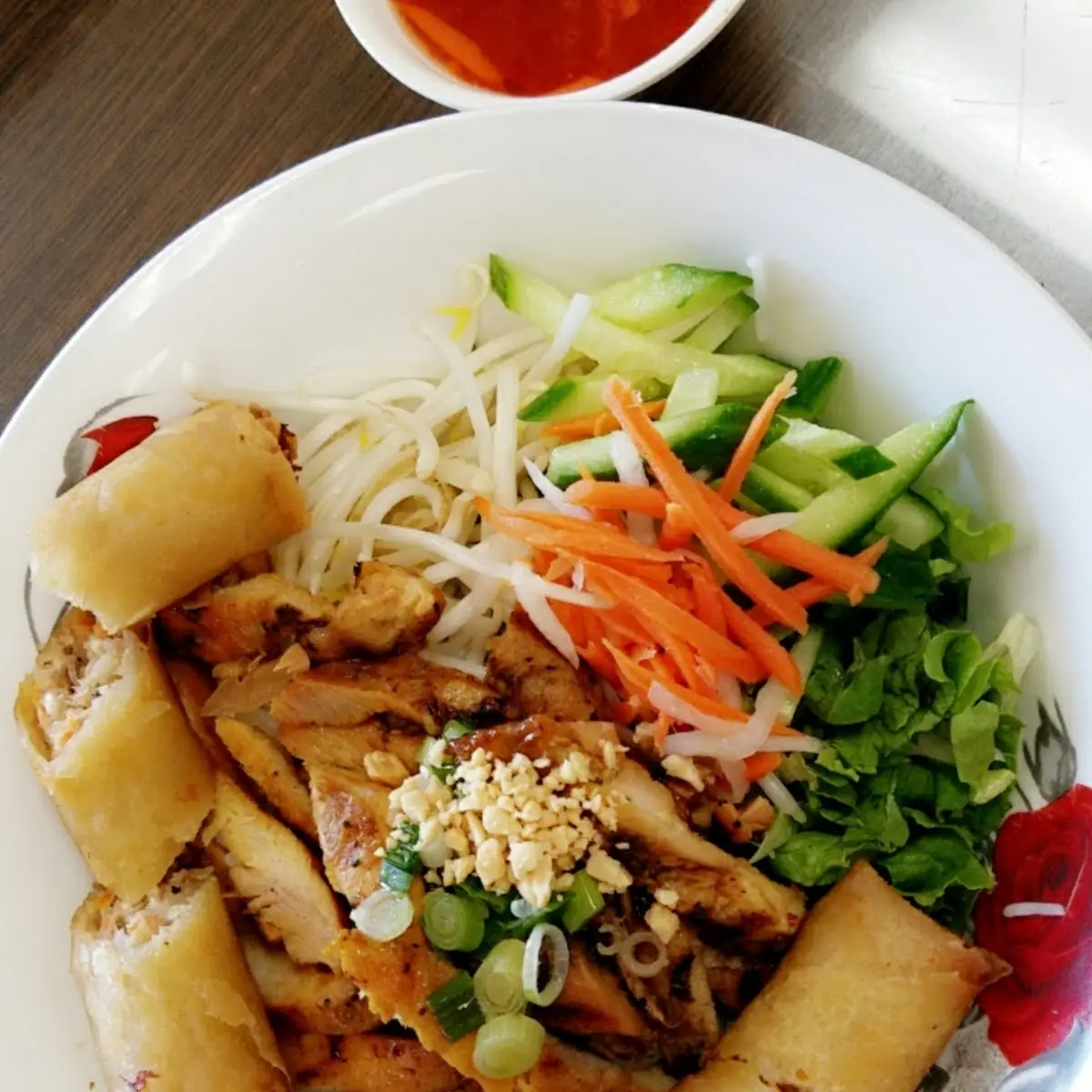 Vermicelli with Egg Rolls