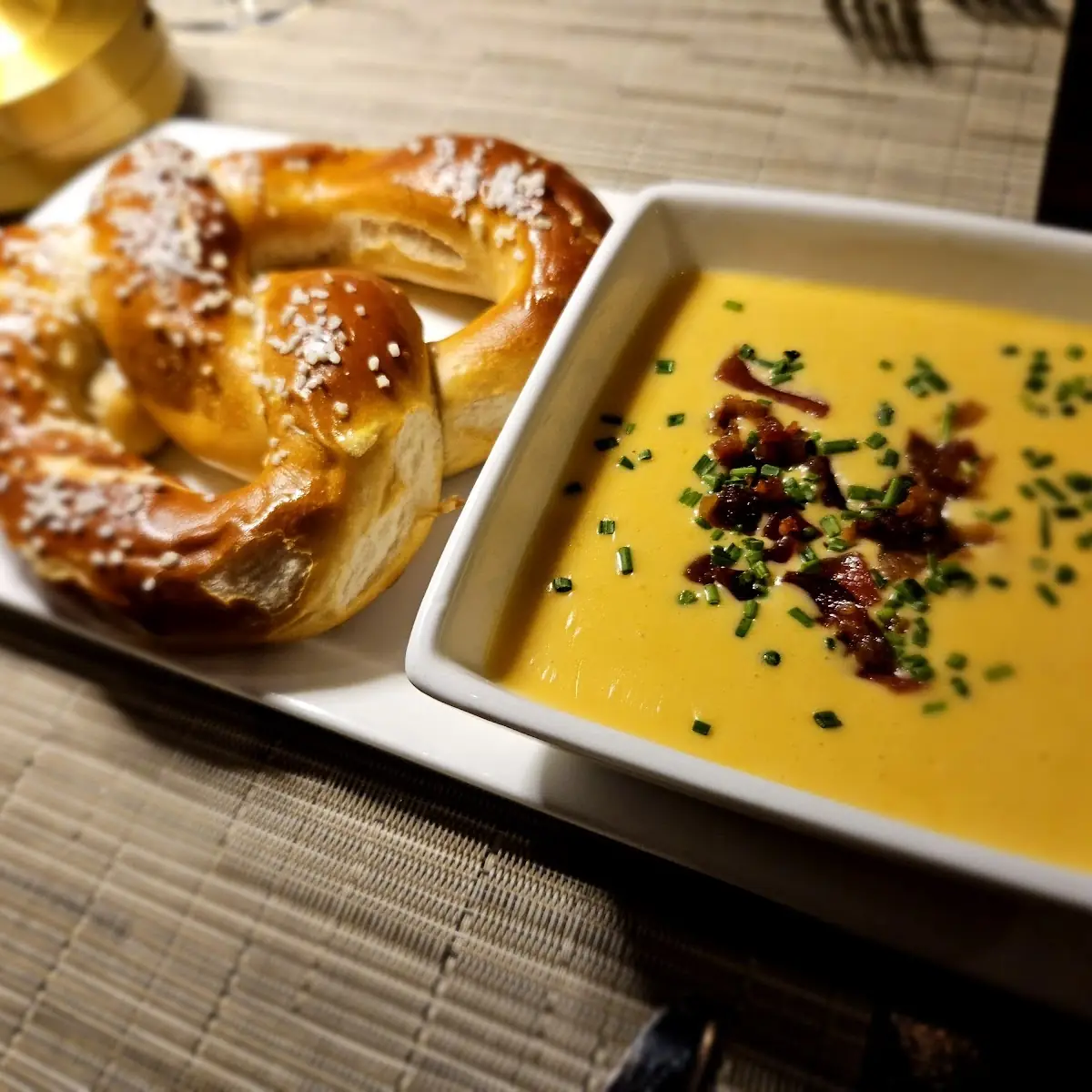 Pretzel with Beer Cheese Sauce