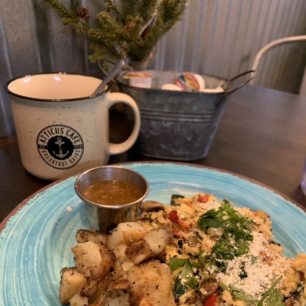 Hug O War Chicken Bacon & Avocado
