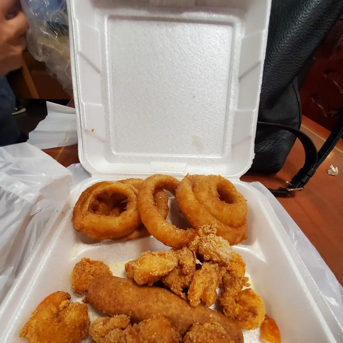 Fried Shrimp Platter with Onion Rings