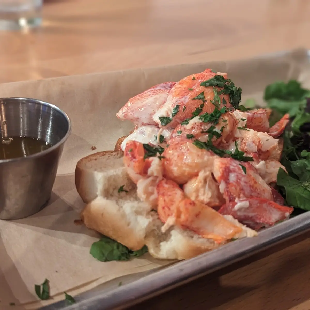 CONNECTICUT LOBSTER ROLL W/ FRIES