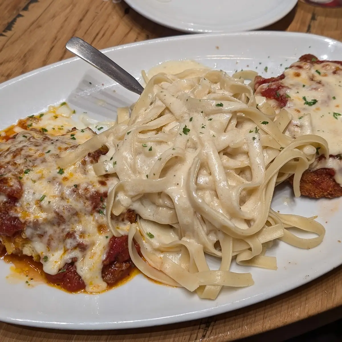 Creamy Chicken Alfredo Pasta Dish