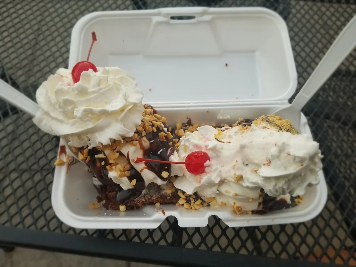 Hot Fudge Brownie Sundae