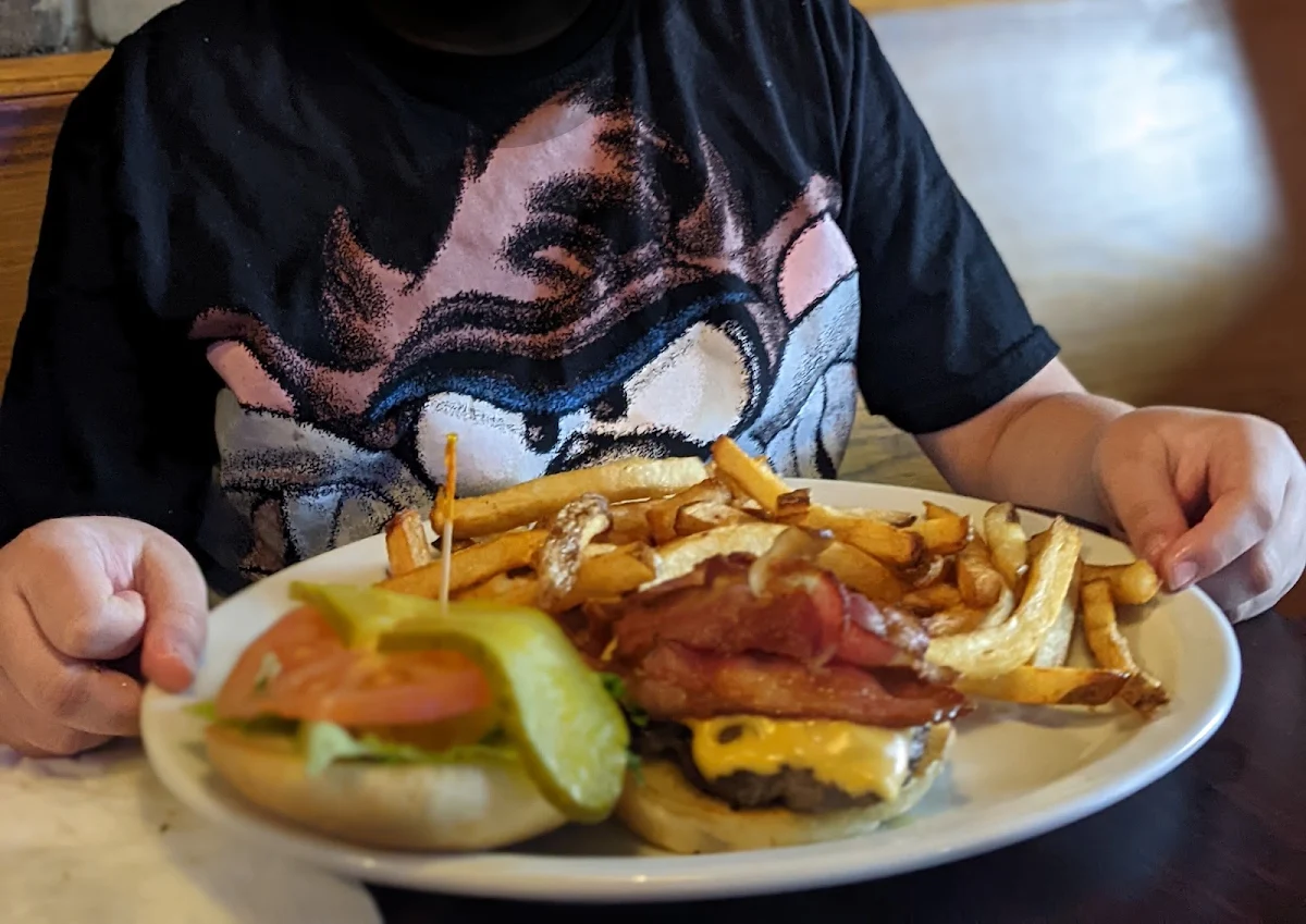 Bacon Cheeseburger & Fries, Roxy's Tap &Grill