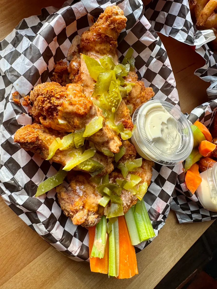 Highlights, Roxy's Tap &Grill
