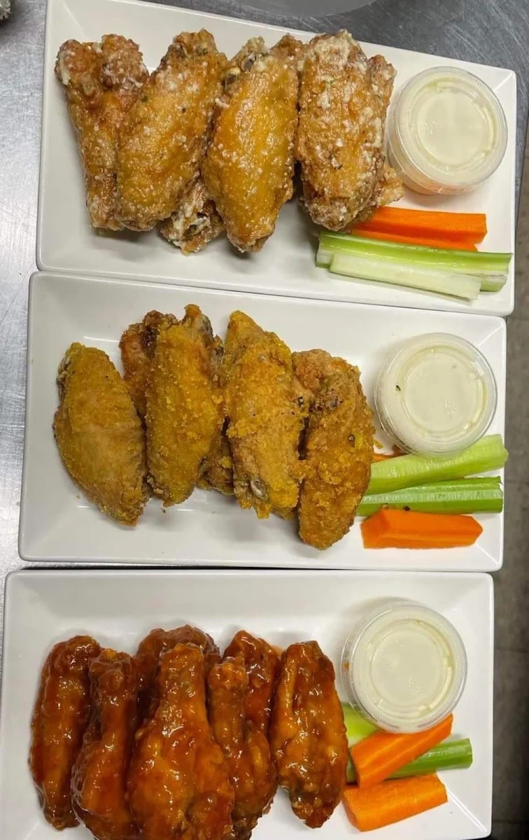 Highlights, Roxy's Tap &Grill