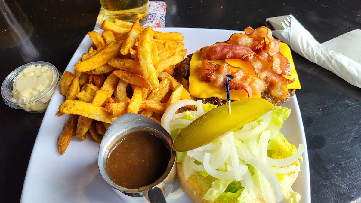 Highlights, Roxy's Tap &Grill