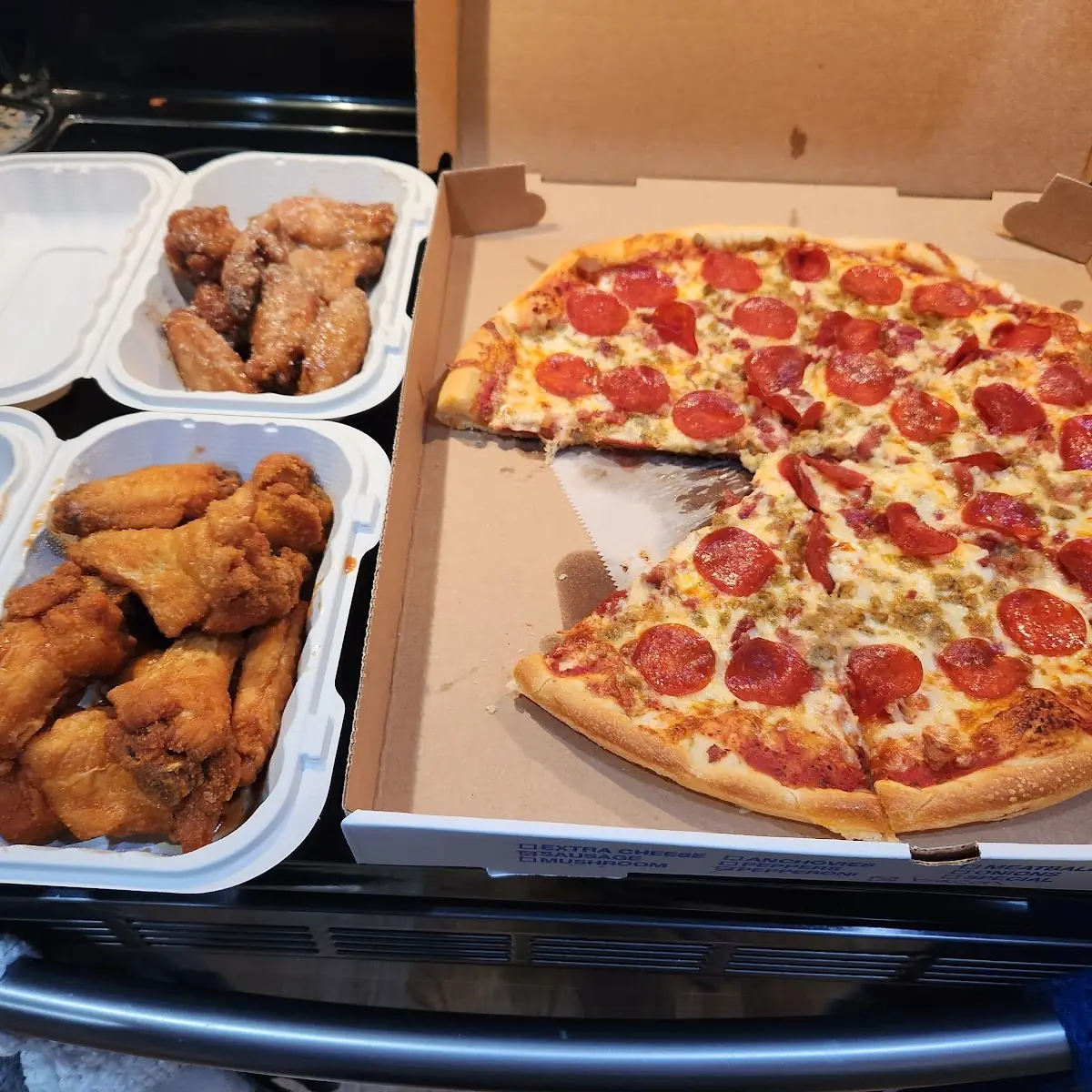 12 One Topping Pizza & 10 Wings