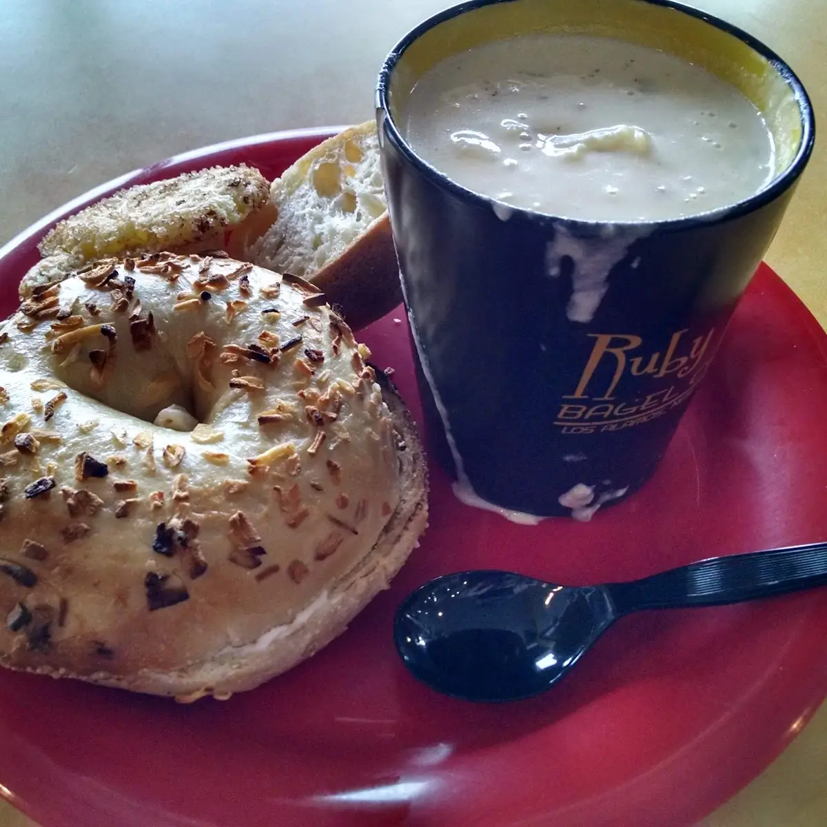 Onion Bagel w Cream Cheese