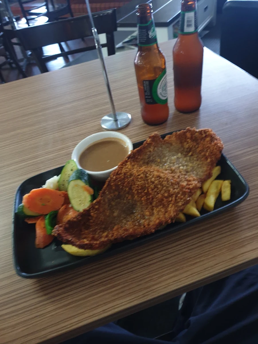 Beef Schnitzel Dianne Sauce Chips and Veg, Mount Compass Hotel