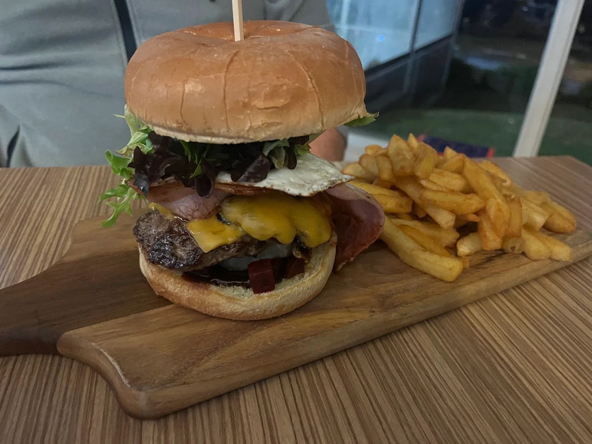 Huge Burger It, Mount Compass Hotel