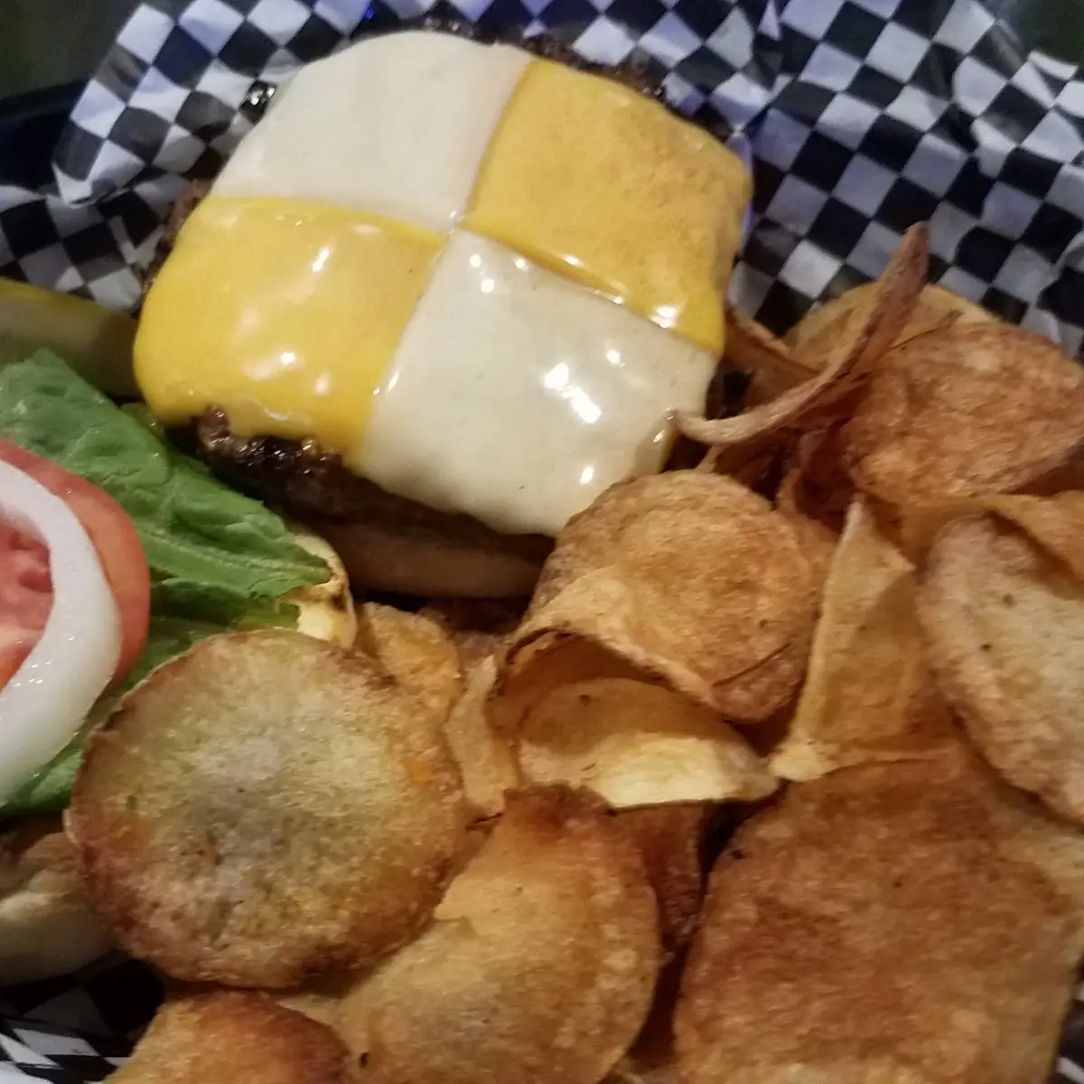 Cheese Burger w Chips