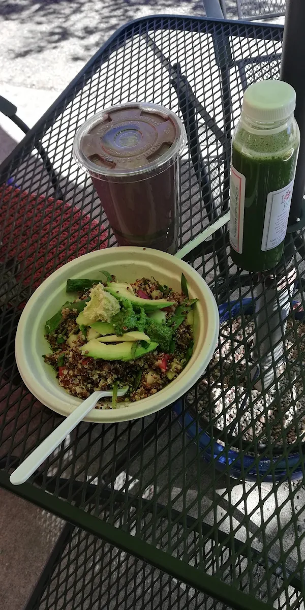 Avocado Quinoa Bowl