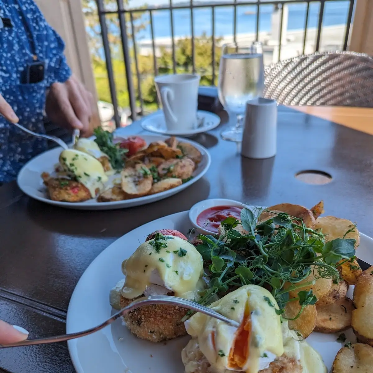 Crab Benedict, The Snug
