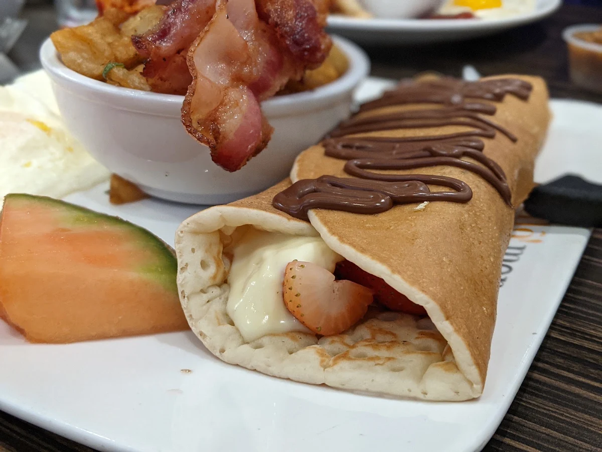 Un Œuf Bacon & Petite Crêpe Aux Fruits, Allô mon Coco Terrebonne