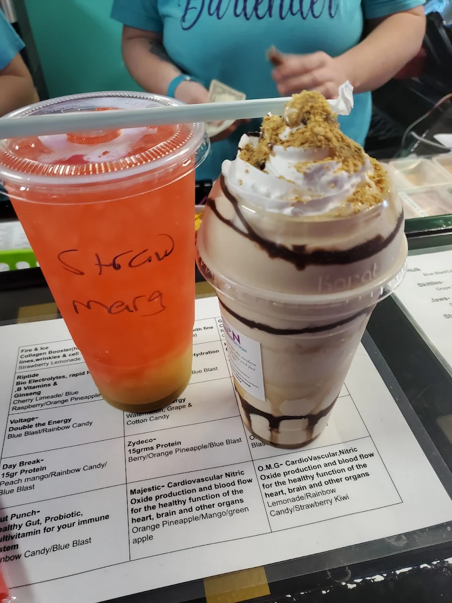 Strawberry Margarita an Turtle Shake