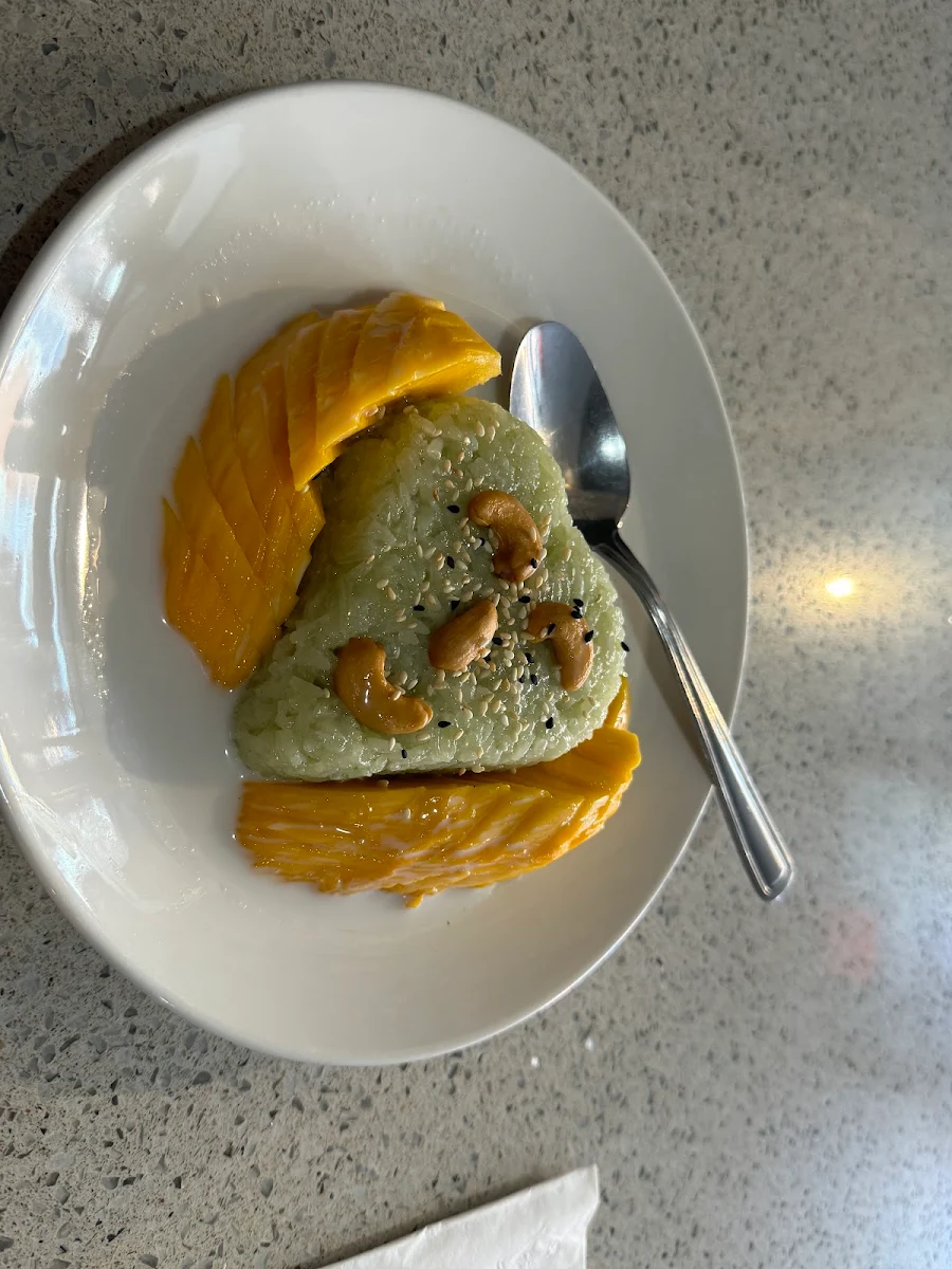 Mango with Sticky Rice, Thai Noodle ก๋วยเตี๋ยวไทย(Guay Tiew Thai)