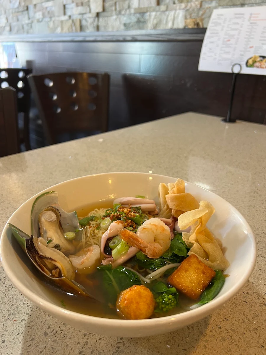 Seafood Ba Mee Egg Noodle, Thai Noodle ก๋วยเตี๋ยวไทย(Guay Tiew Thai)