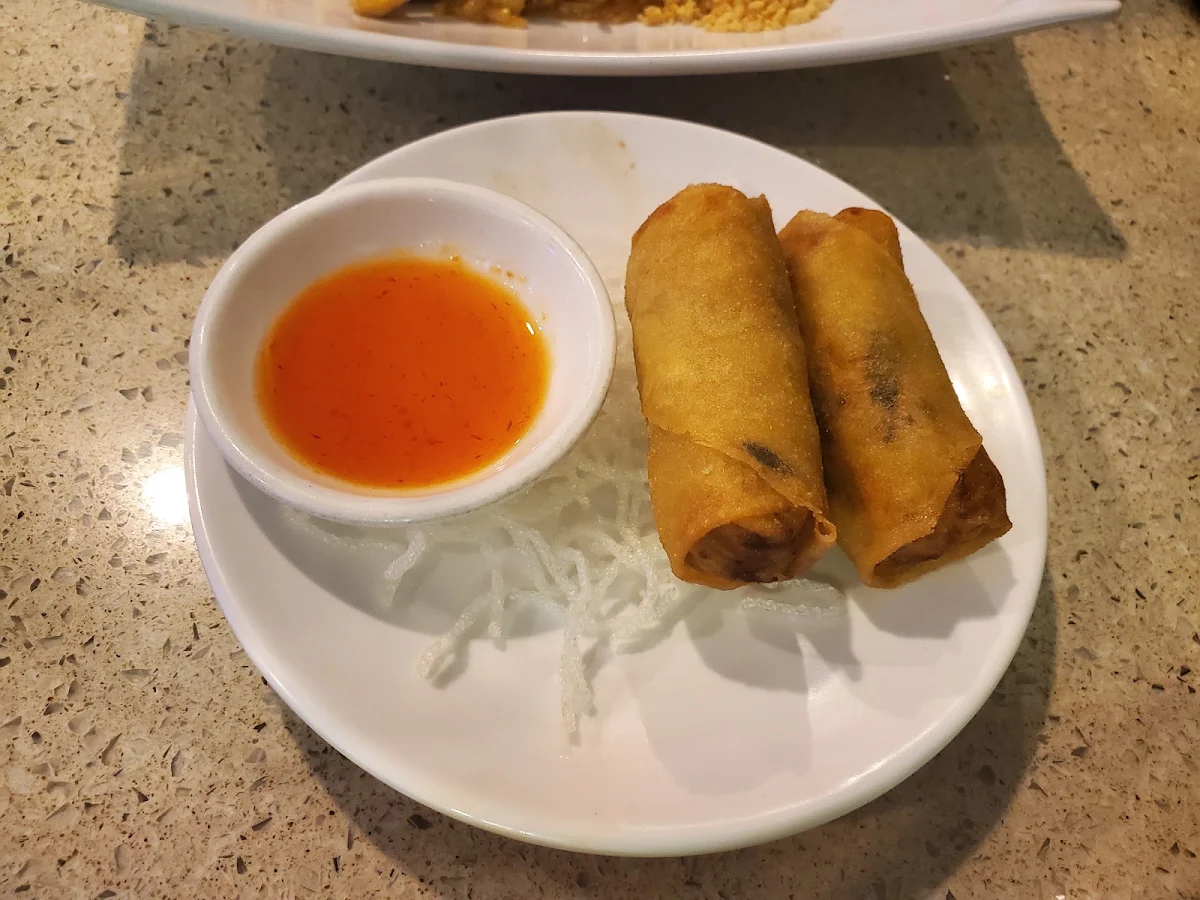 Spring Rolls, Thai Noodle ก๋วยเตี๋ยวไทย(Guay Tiew Thai)