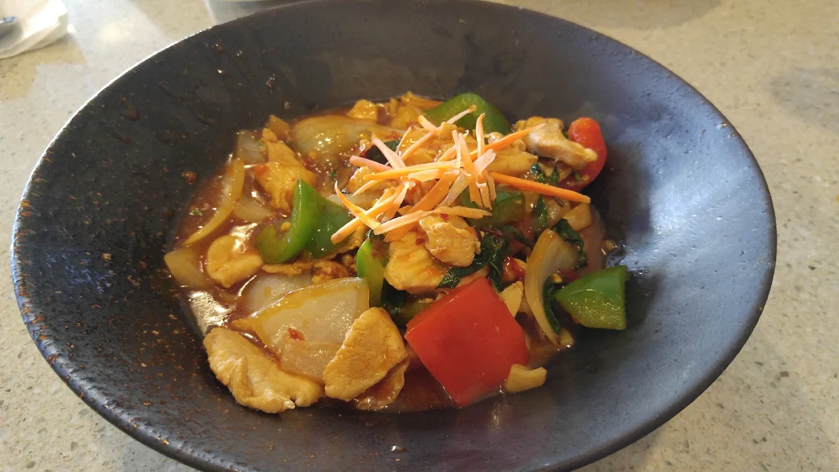 Stir-Fried Sweet and Sour Sauce, Thai Noodle ก๋วยเตี๋ยวไทย(Guay Tiew Thai)