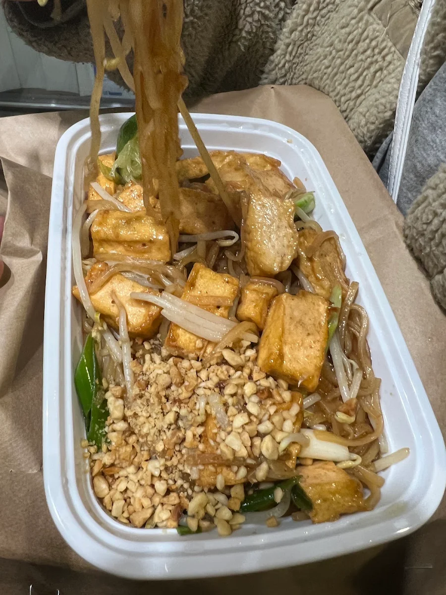 Tofu Pad Thai, Thai Noodle ก๋วยเตี๋ยวไทย(Guay Tiew Thai)
