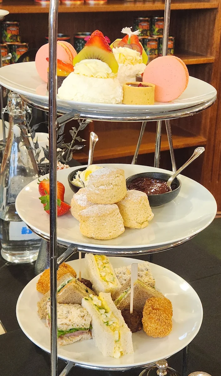 High Tea, Avenue Restaurant & Lobby Bar